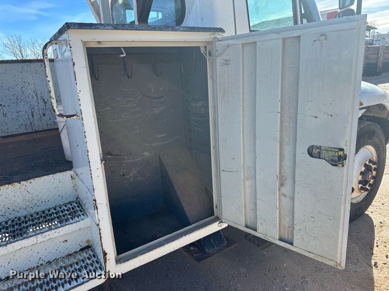 image for item EK9783 2007 International 4300  digger derrick truck