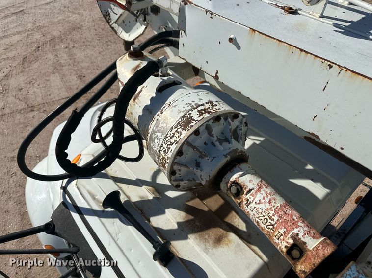 image for item EK9783 2007 International 4300  digger derrick truck