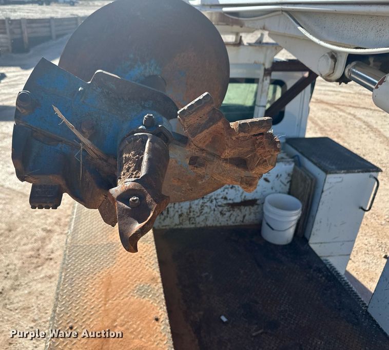 image for item EK9783 2007 International 4300  digger derrick truck