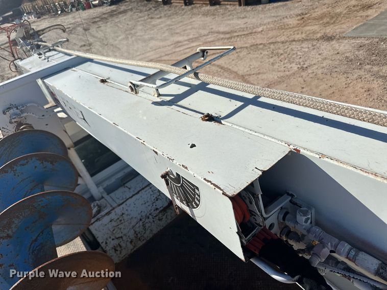 image for item EK9783 2007 International 4300  digger derrick truck