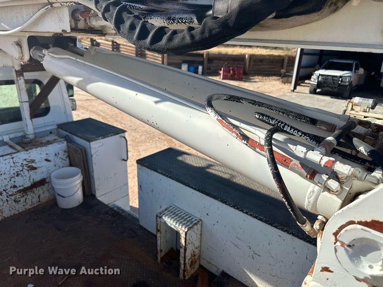 image for item EK9783 2007 International 4300  digger derrick truck