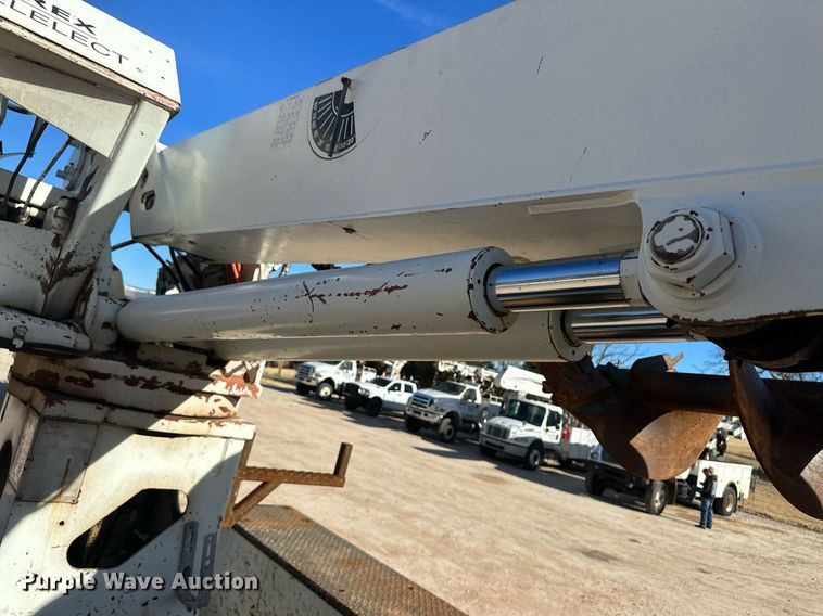 image for item EK9783 2007 International 4300  digger derrick truck