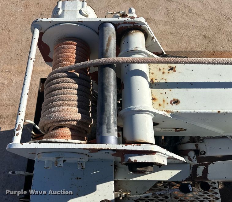 image for item EK9783 2007 International 4300  digger derrick truck