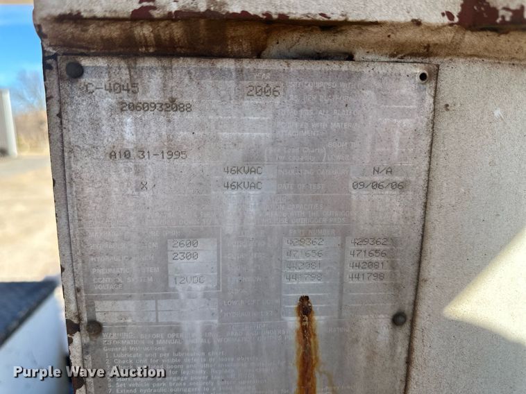 image for item EK9783 2007 International 4300  digger derrick truck