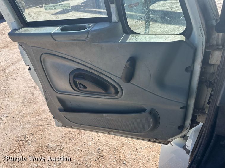 image for item EK9783 2007 International 4300  digger derrick truck