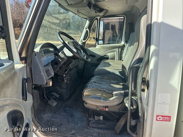 image for item EK9783 2007 International 4300  digger derrick truck