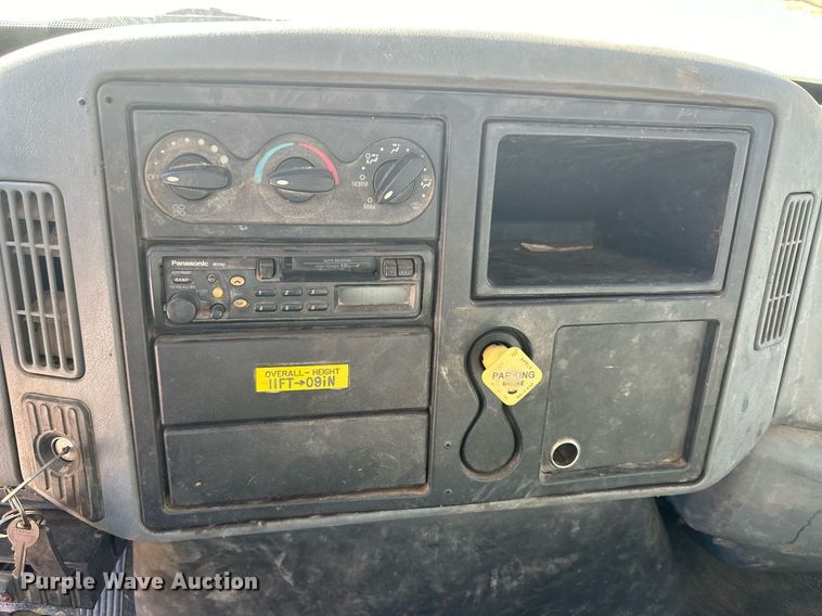 image for item EK9783 2007 International 4300  digger derrick truck