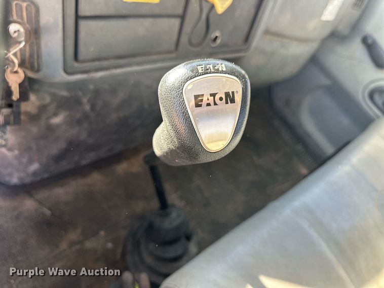 image for item EK9783 2007 International 4300  digger derrick truck