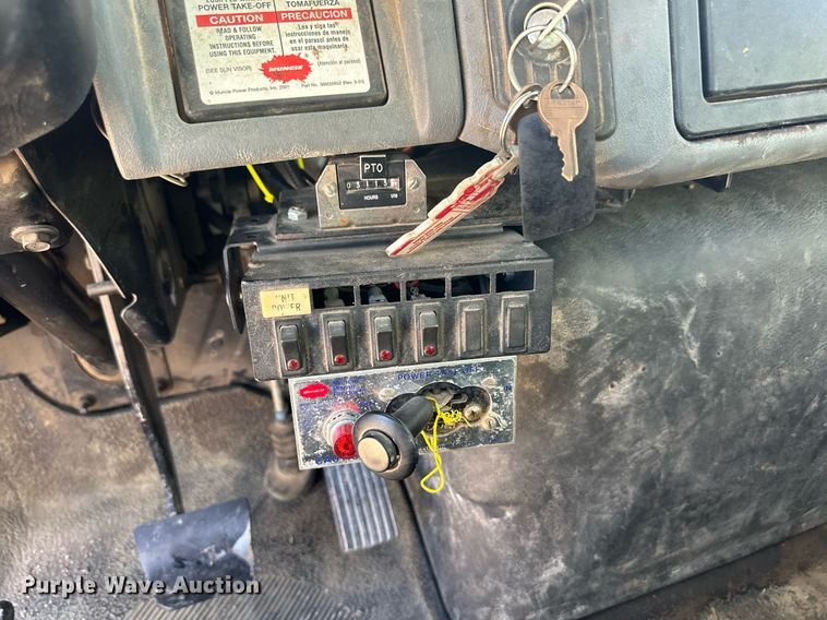 image for item EK9783 2007 International 4300  digger derrick truck