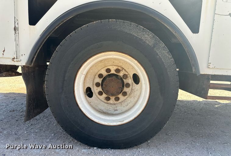 image for item EK9783 2007 International 4300  digger derrick truck