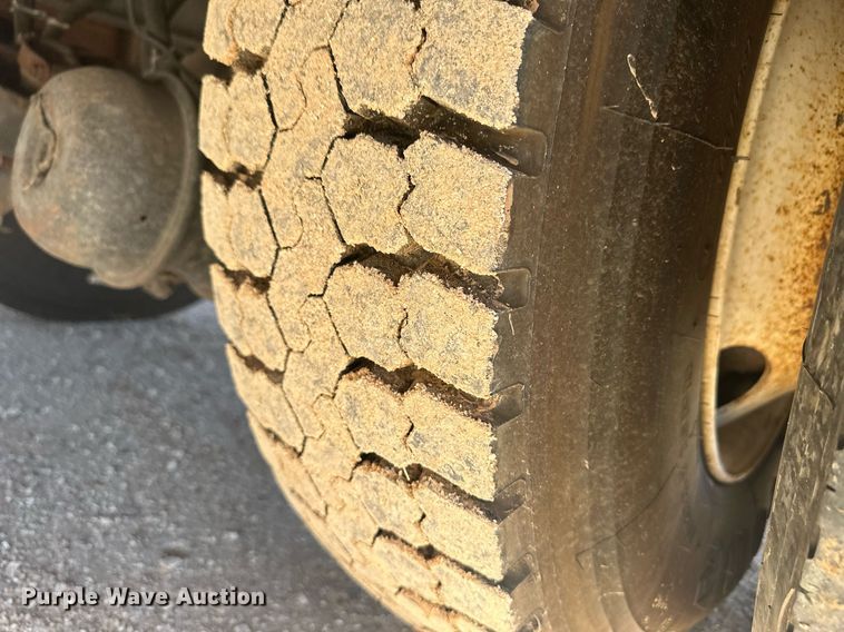 image for item EK9783 2007 International 4300  digger derrick truck