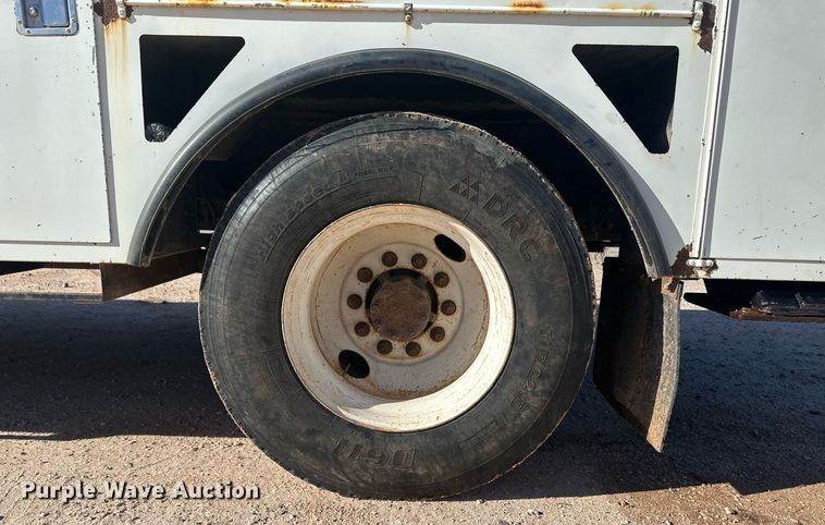 image for item EK9783 2007 International 4300  digger derrick truck