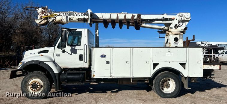 image for item EK9784 2005 International 7300  digger derrick truck