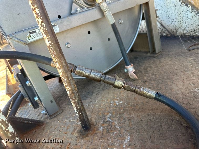 image for item EK9784 2005 International 7300  digger derrick truck