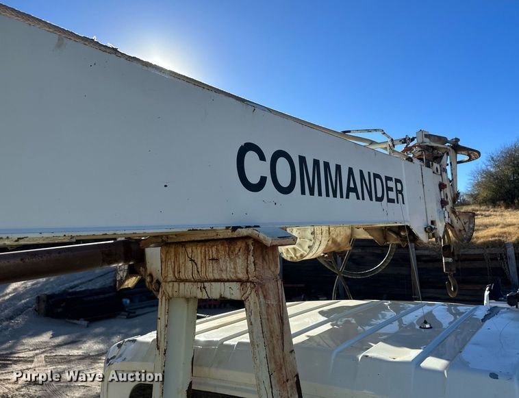 image for item EK9784 2005 International 7300  digger derrick truck