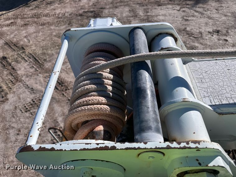 image for item EK9784 2005 International 7300  digger derrick truck