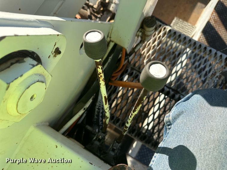 image for item EK9784 2005 International 7300  digger derrick truck