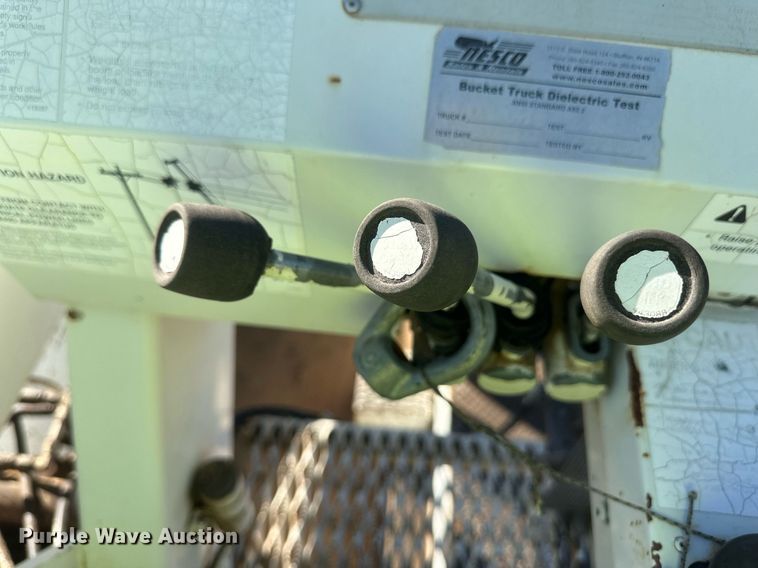 image for item EK9784 2005 International 7300  digger derrick truck