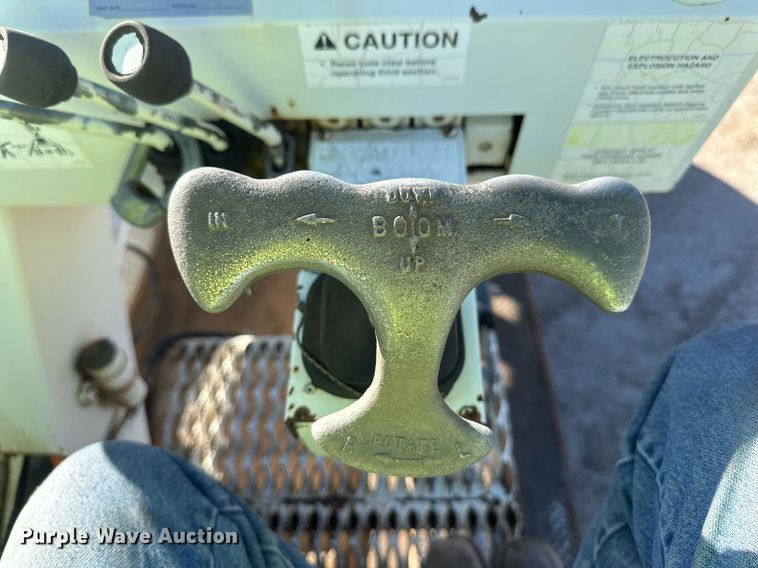 image for item EK9784 2005 International 7300  digger derrick truck