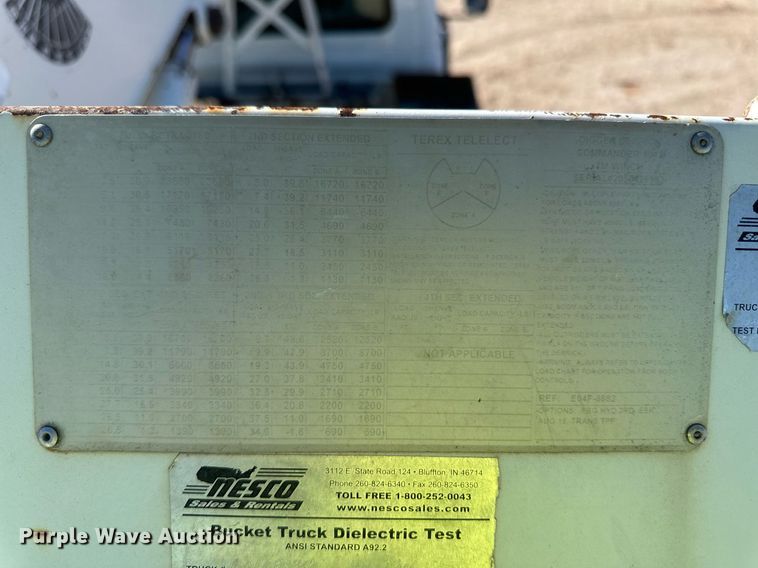 image for item EK9784 2005 International 7300  digger derrick truck