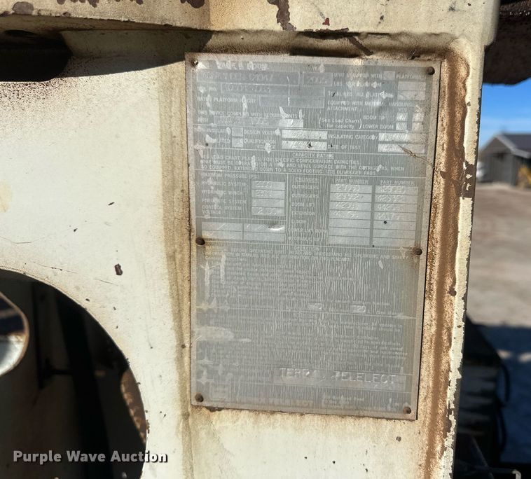 image for item EK9784 2005 International 7300  digger derrick truck