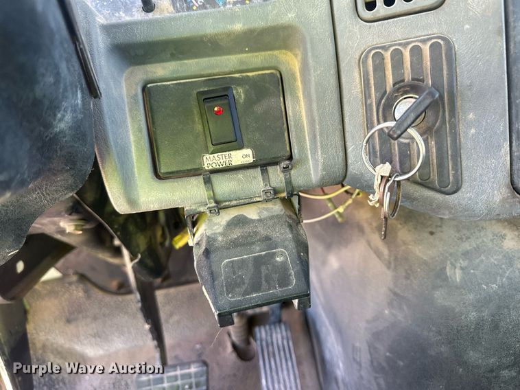 image for item EK9784 2005 International 7300  digger derrick truck