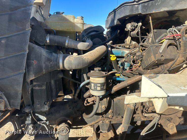 image for item EK9784 2005 International 7300  digger derrick truck