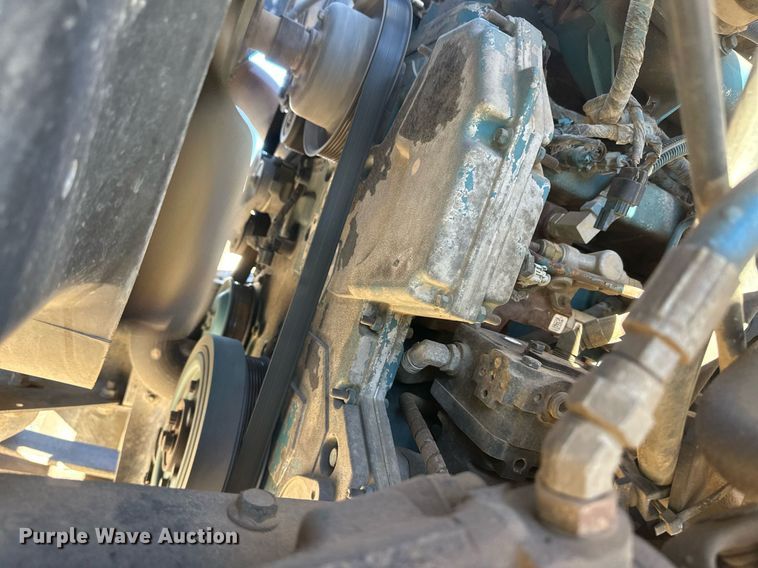 image for item EK9784 2005 International 7300  digger derrick truck