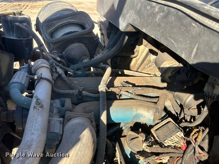 image for item EK9784 2005 International 7300  digger derrick truck