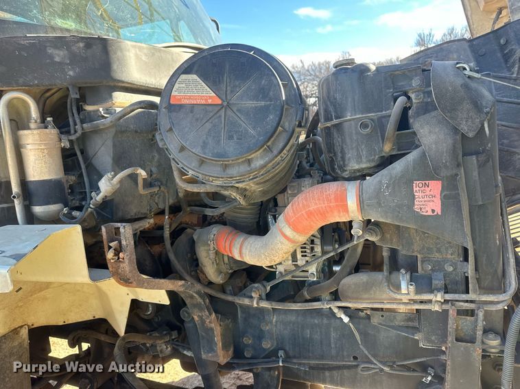 image for item EK9784 2005 International 7300  digger derrick truck