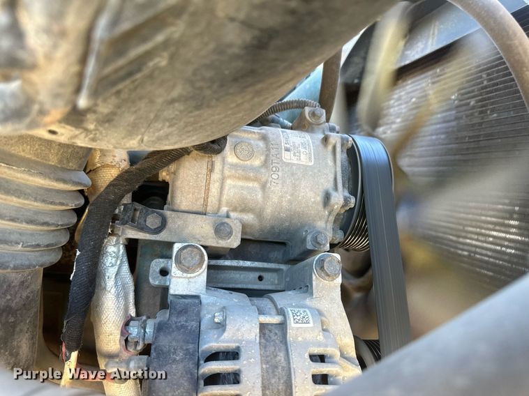 image for item EK9784 2005 International 7300  digger derrick truck