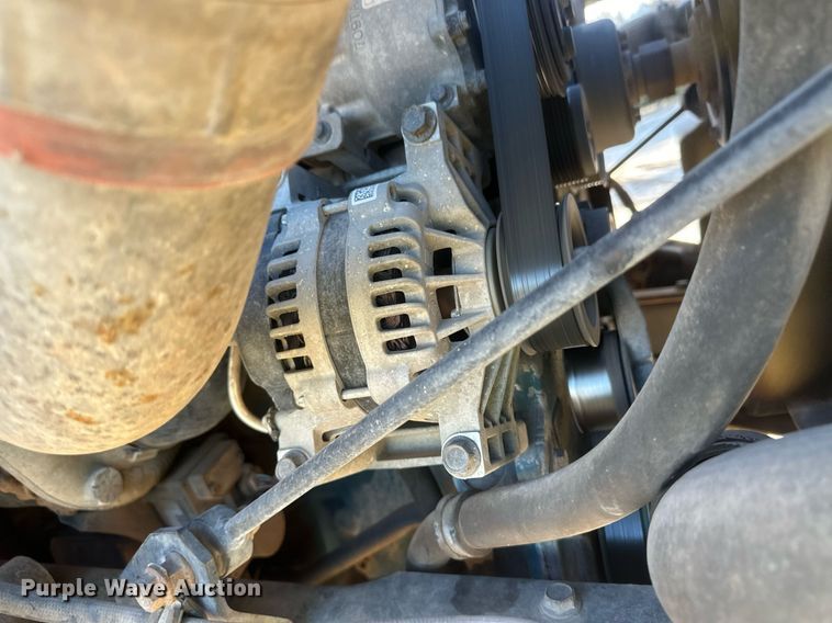 image for item EK9784 2005 International 7300  digger derrick truck