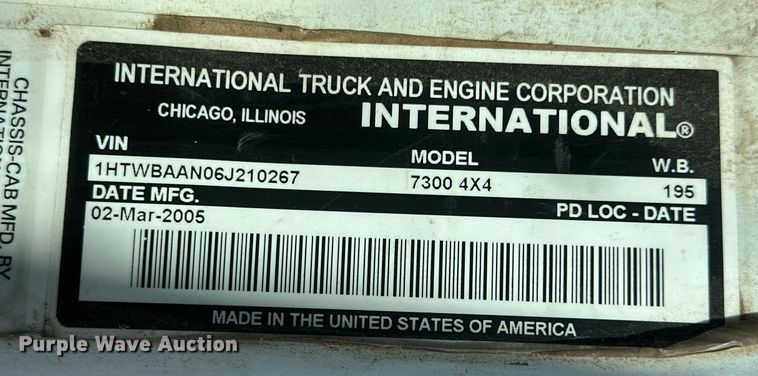 image for item EK9784 2005 International 7300  digger derrick truck