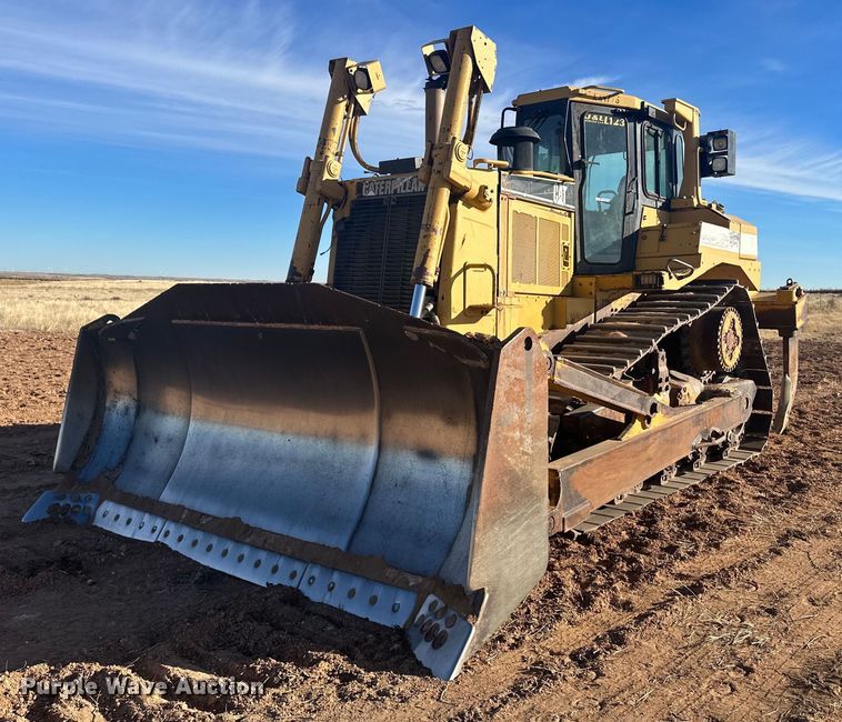 image for item EK9805 2000 Caterpillar D8R  dozer
