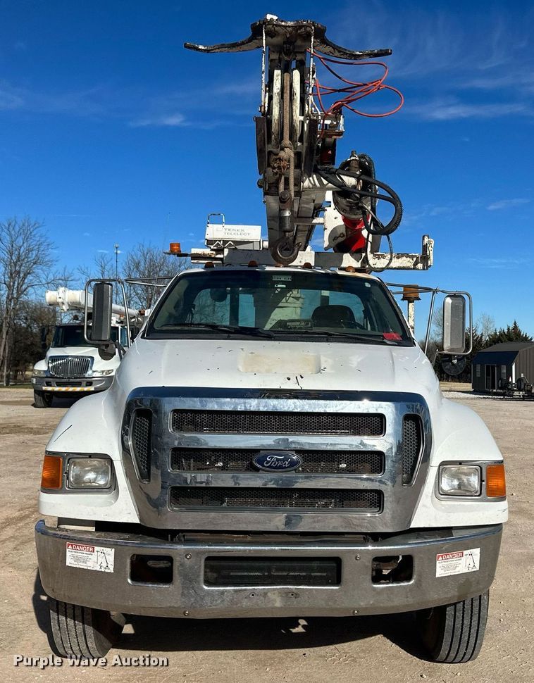 image for item EK9806 2007 Ford F750 Super Duty  digger derrick truck