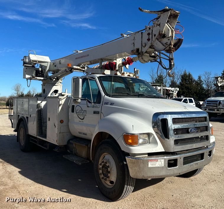 image for item EK9806 2007 Ford F750 Super Duty  digger derrick truck