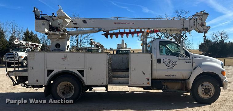 image for item EK9806 2007 Ford F750 Super Duty  digger derrick truck