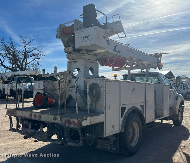 image for item EK9806 2007 Ford F750 Super Duty  digger derrick truck