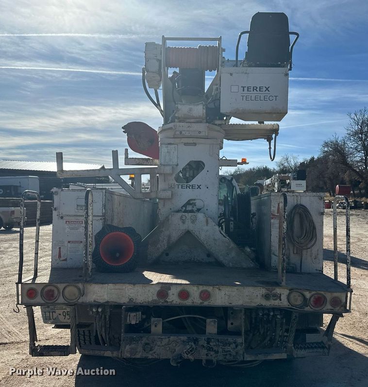 image for item EK9806 2007 Ford F750 Super Duty  digger derrick truck