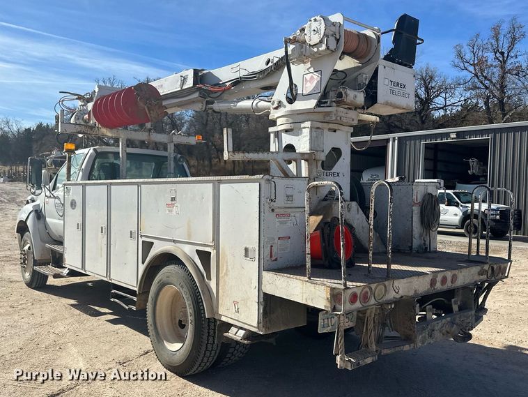 image for item EK9806 2007 Ford F750 Super Duty  digger derrick truck