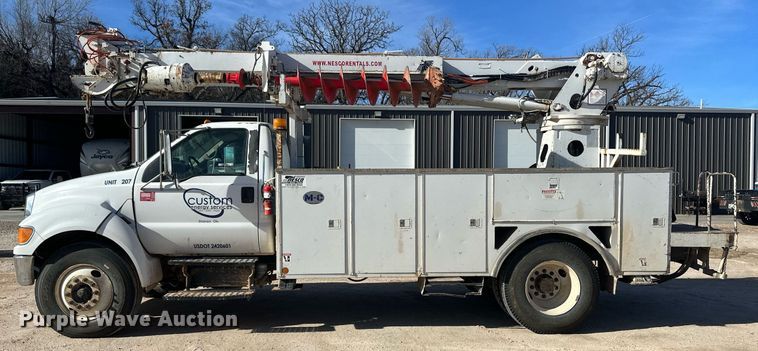 image for item EK9806 2007 Ford F750 Super Duty  digger derrick truck