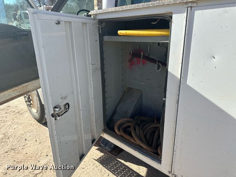 image for item EK9806 2007 Ford F750 Super Duty  digger derrick truck