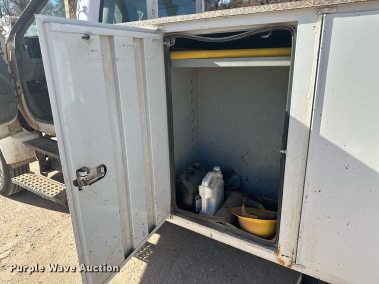 image for item EK9806 2007 Ford F750 Super Duty  digger derrick truck