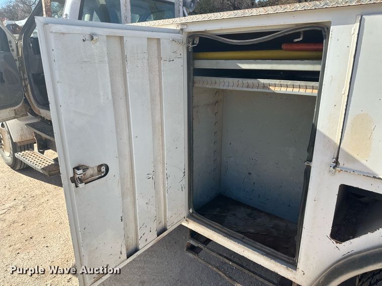 image for item EK9806 2007 Ford F750 Super Duty  digger derrick truck