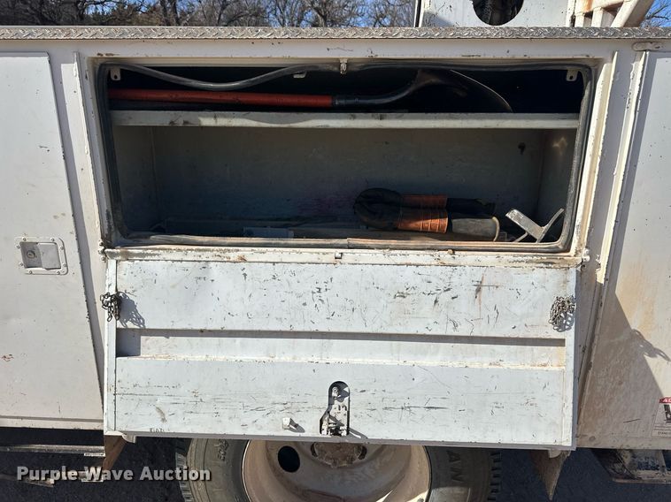 image for item EK9806 2007 Ford F750 Super Duty  digger derrick truck