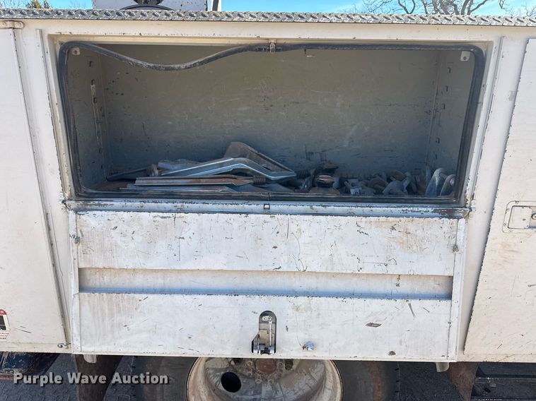 image for item EK9806 2007 Ford F750 Super Duty  digger derrick truck