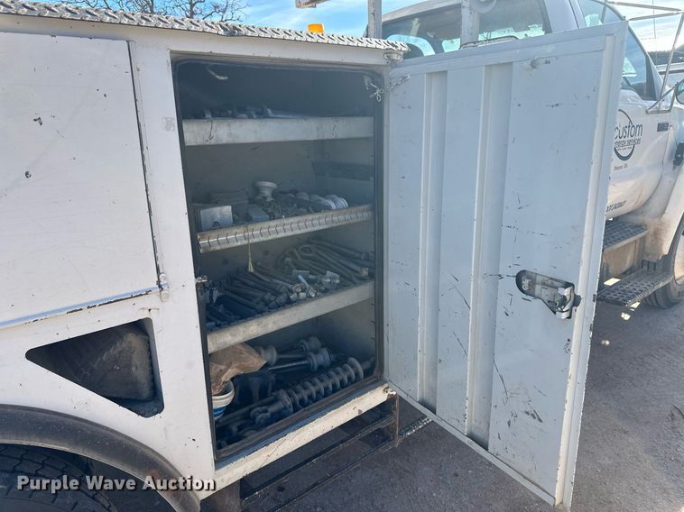 image for item EK9806 2007 Ford F750 Super Duty  digger derrick truck