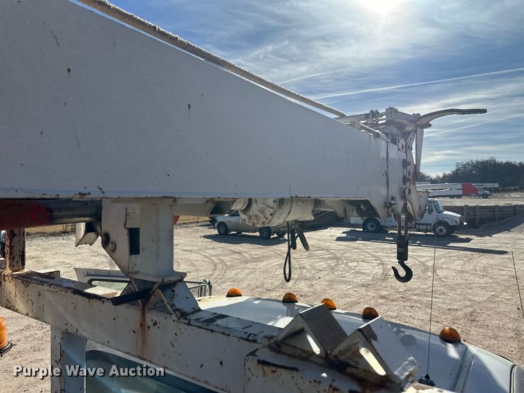 image for item EK9806 2007 Ford F750 Super Duty  digger derrick truck