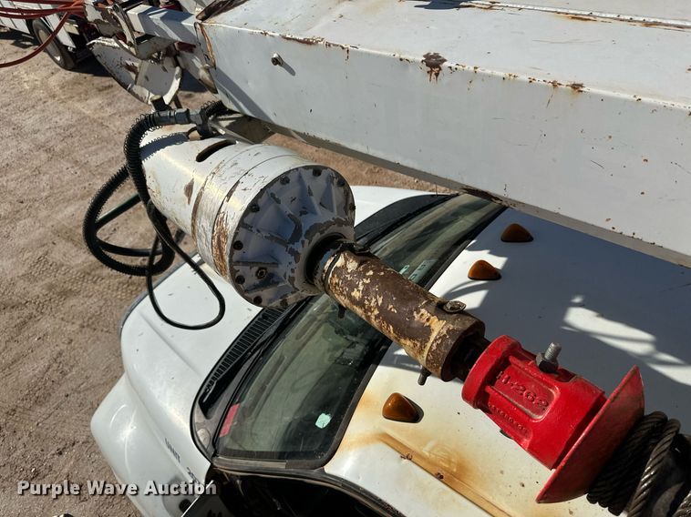 image for item EK9806 2007 Ford F750 Super Duty  digger derrick truck