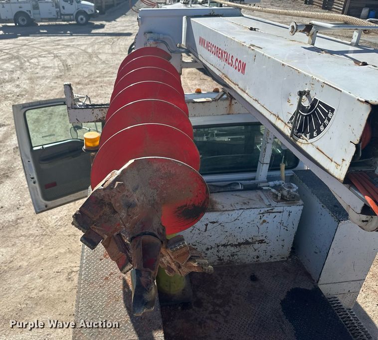 image for item EK9806 2007 Ford F750 Super Duty  digger derrick truck